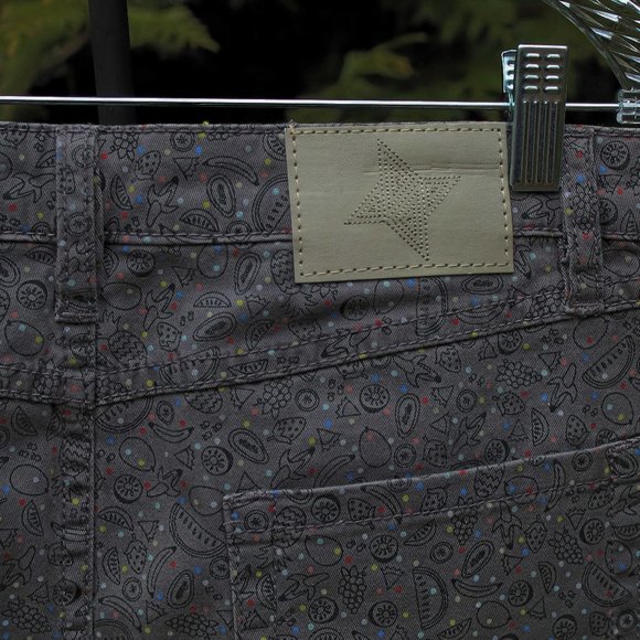 BCBGeneration "The Joey" Fruit Print Mini Skirt NWT - Picture 3 of 3